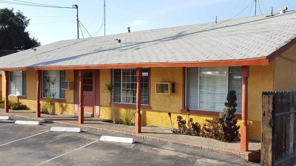 Reedley Inn Exterior photo